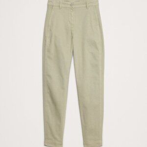 The Weekender Slim Barrel-Leg Pant